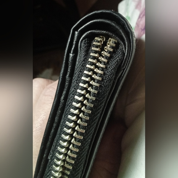 🖤DKNY BLACK ZIPPER AND SNAP WALLET🖤 - Picture 4 of 11